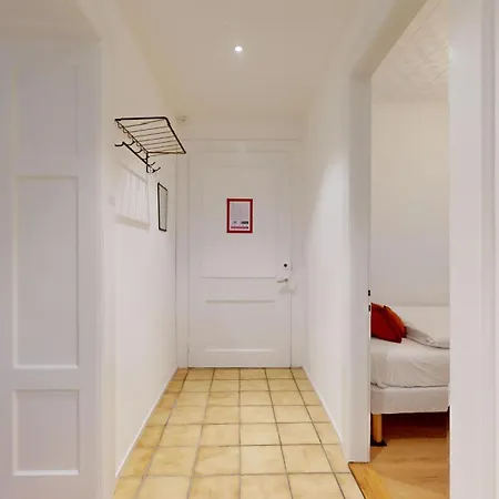 Charming Flat In The Heart Of * 시에레